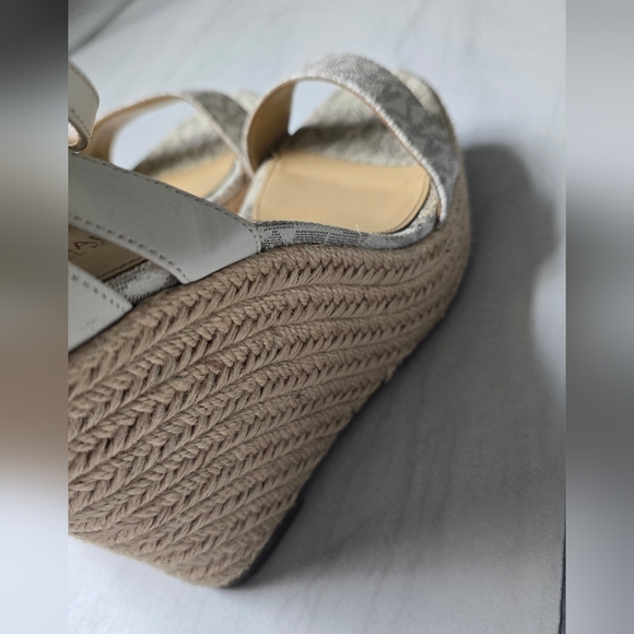 MICHAEL KORS Kimberly Logo and Leather Wedges Sandals Vanilla Cream Shoes Sz 7.5 - Picture 4 of 16
